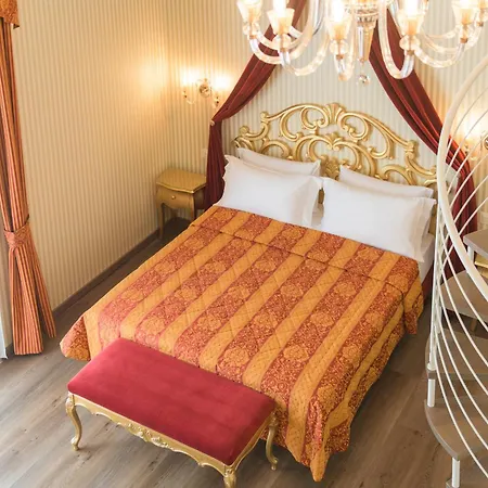 Regina Del Garda Suite-3